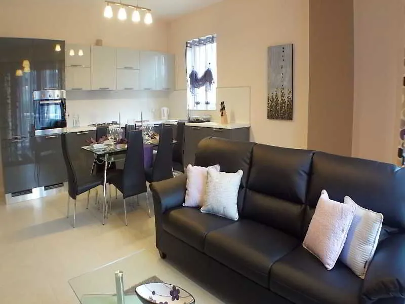 Eri Apartments E365 St. Julian's 0*,